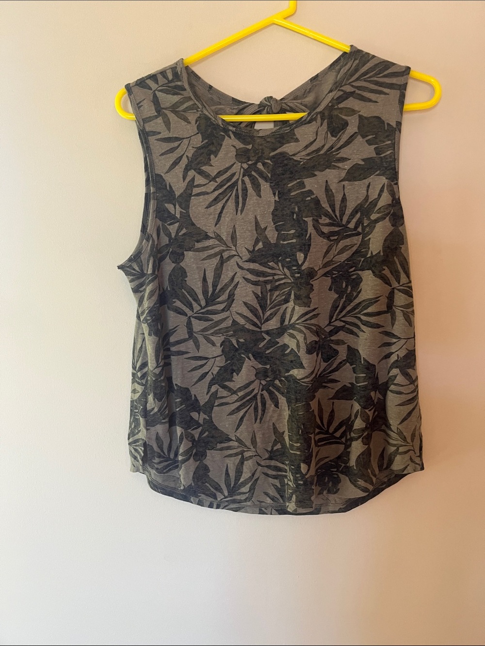 Old NavySleeveless Leaf-Print Tank Top - Olive Green